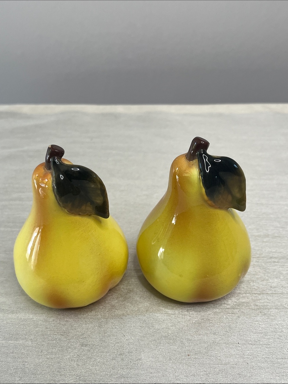 Vintage Holt Howard Ceramic Pear Salt & Pepper Shakers MCM Japan Mark